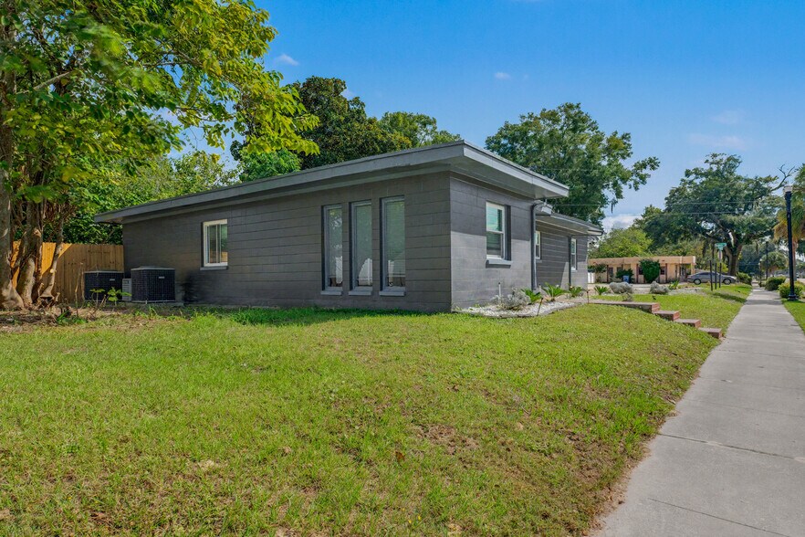 1701-1709 Rogero Rd, Jacksonville, FL à vendre - Photo du bâtiment - Image 3 de 27