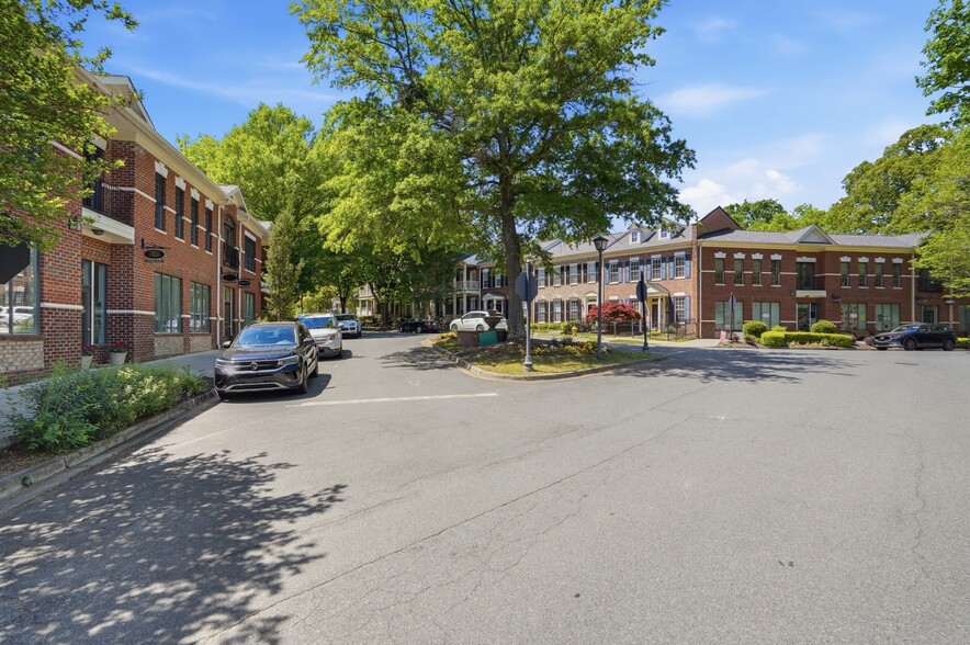 Davidson Office Portfolio portefeuille de 2 propriétés à vendre sur LoopNet.ca - Photo du bâtiment - Image 1 de 10