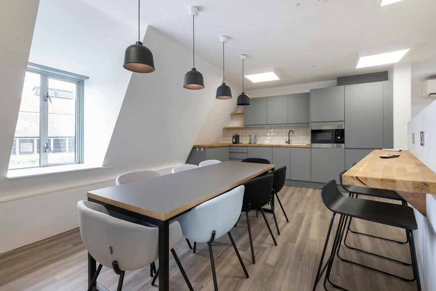 9-11 The Quadrant, Richmond à louer - Photo du bâtiment - Image 2 de 10