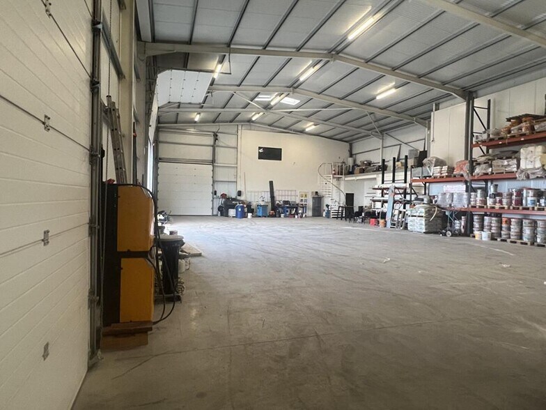 Flex in Saint-Sorlin-de-Vienne for lease - Building Photo - Image 2 of 6