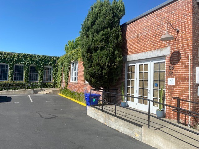 68 S Coombs St, Napa, CA à louer - Photo du bâtiment - Image 2 de 20