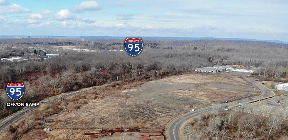 49-111 Commercial Pky, Branford, CT à vendre - Photo du bâtiment - Image 2 de 4