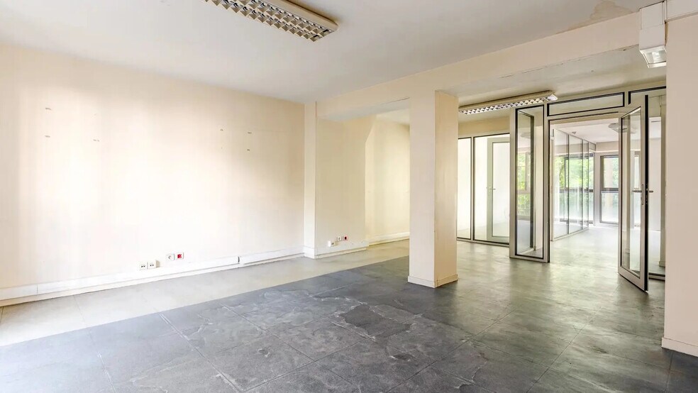 Office in Paris for sale - Building Photo - Image 1 of 11