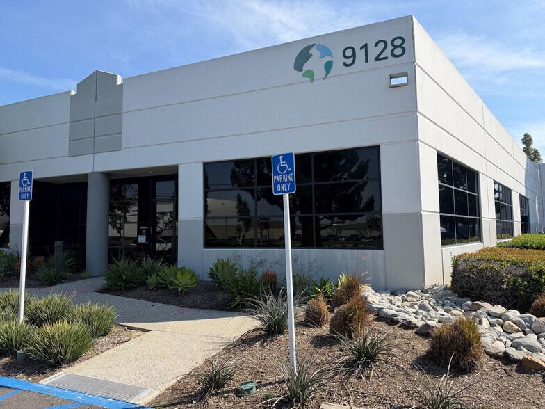 9120-9128 Norwalk Blvd, Santa Fe Springs, CA à louer - Photo du bâtiment - Image 1 de 2