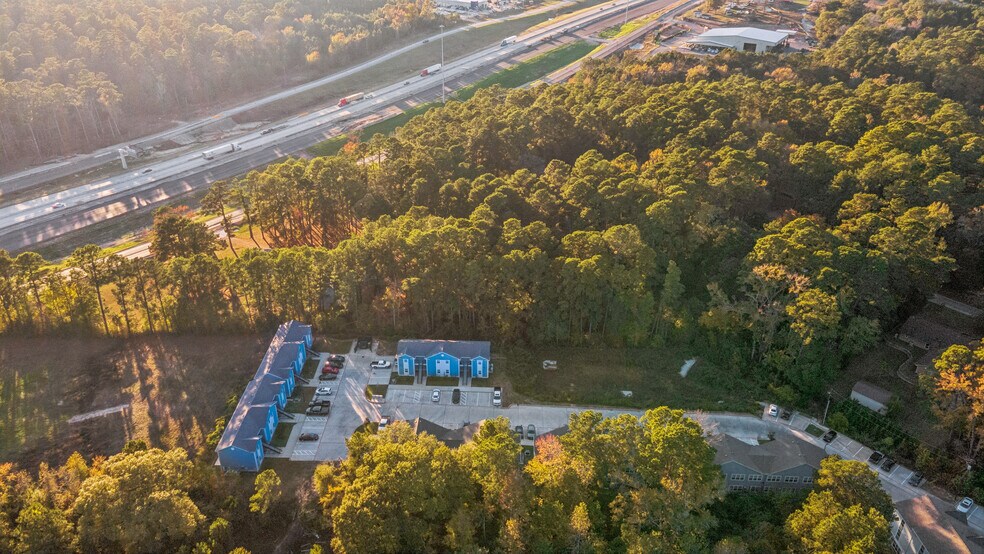 844 Interstate 45, Huntsville, TX à louer - Photo du bâtiment - Image 2 de 37