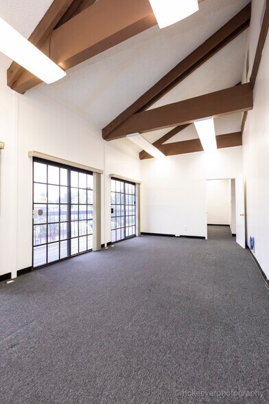 800 E Wardlow Rd, Long Beach, CA à vendre - Photo du bâtiment - Image 3 de 39