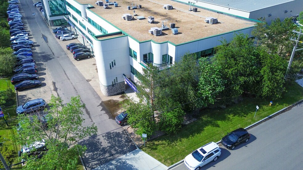 3160 Parsons Rd NW, Edmonton, AB à vendre - Photo du bâtiment - Image 3 de 7