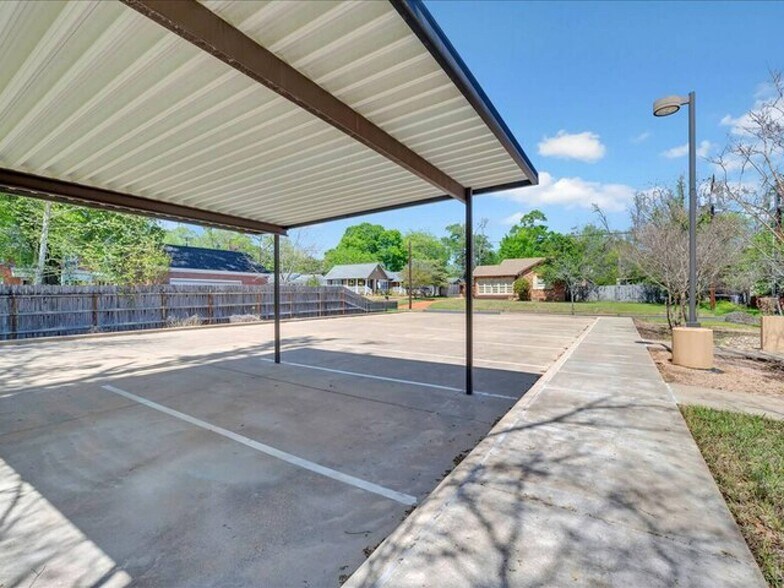 1225 N Mound St, Nacogdoches, TX à vendre - Photo du bâtiment - Image 2 de 26