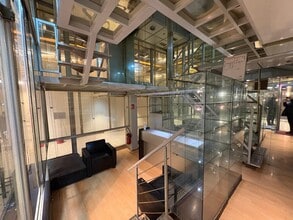 68 Avenue Des Champs Elysées, Paris for lease Interior Photo- Image 1 of 5