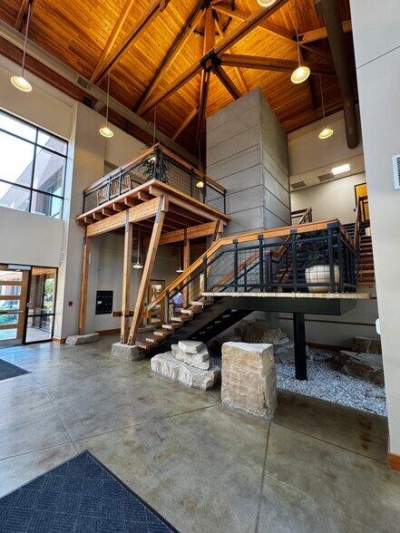 5250 Hahns Peak Dr, Loveland, CO à louer - Photo du bâtiment - Image 2 de 11