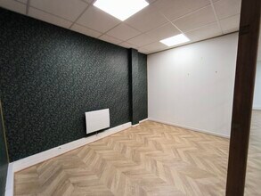 2 Rue De La Cimenterie, Beaumont-sur-Oise for lease Interior Photo- Image 2 of 7