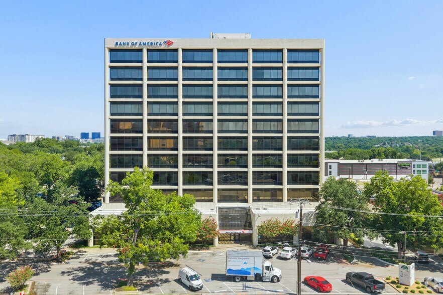 7515 Greenville Ave, Dallas, TX à louer - Photo du bâtiment - Image 3 de 13