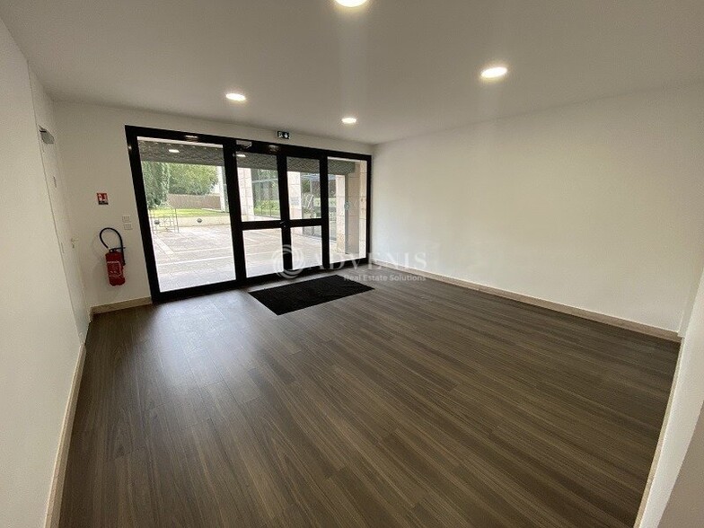 7 Rue Des Vignes, Viroflay à louer - Hall d’entrée - Image 2 de 7