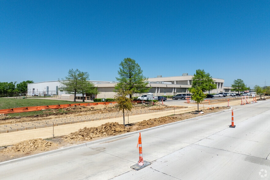 6625 Iron Horse Blvd, North Richland Hills, TX for lease - Building Photo - Image 1 of 11