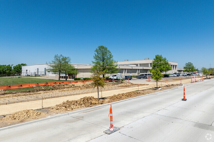 6625 Iron Horse Blvd, North Richland Hills, TX à louer - Photo du bâtiment - Image 3 de 11