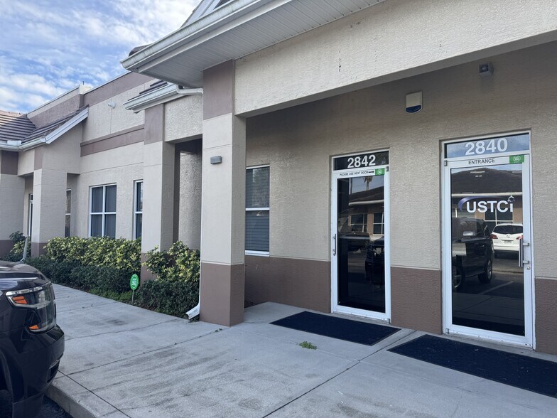 2840 Manatee Ave E, Bradenton, FL à vendre - Photo intérieure - Image 2 de 8