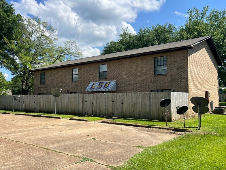 103 Creek Bend St, Natchez, MS à vendre - Photo du bâtiment - Image 3 de 11