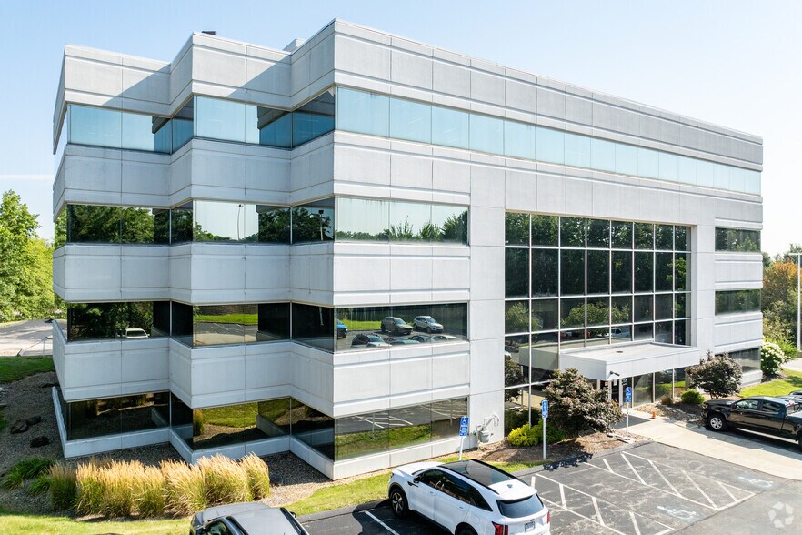 175 Montrose West Ave, Akron, OH à louer - Photo du bâtiment - Image 3 de 8