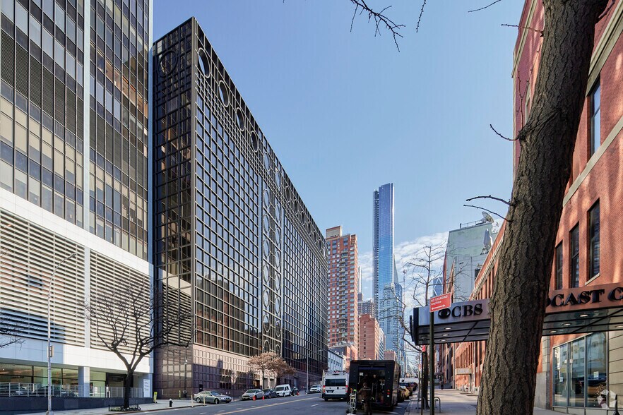 521 W 57th St, New York, NY à louer - Photo du bâtiment - Image 3 de 7