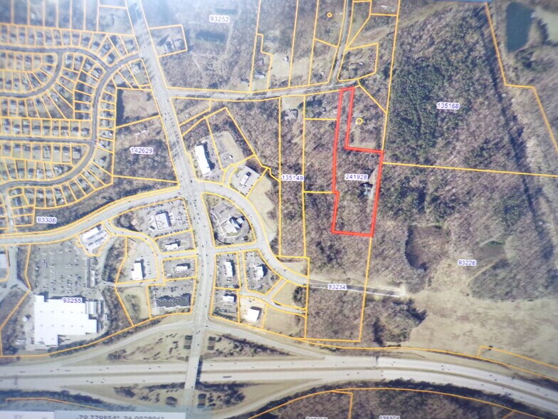 138 Vivian Ln, Greensboro, NC à vendre - Photo du bâtiment - Image 2 de 3