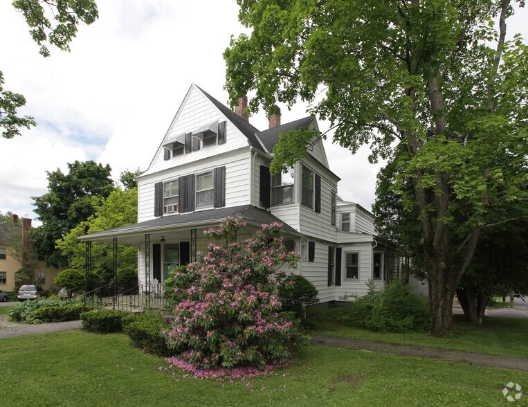 82 Meadow St, Litchfield, CT à vendre - Photo du bâtiment - Image 2 de 2