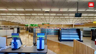 5845 E Los Angeles Ave, Simi Valley, CA à louer Photo intérieure- Image 2 de 3