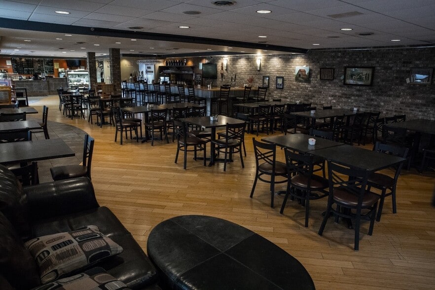 425 Industrial Ave, Morgantown, WV for sale - Interior Photo - Image 3 of 8