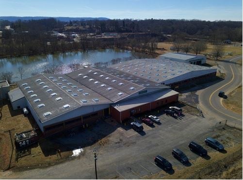 304 E Main St, Elkin, NC à louer Photo principale- Image 1 de 3