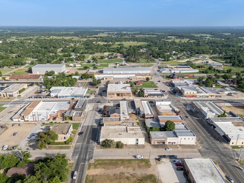 233 Ackerman St, Rockdale, TX à vendre - Photo du bâtiment - Image 3 de 36