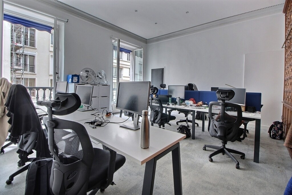 1-1 Rue D'Hauteville, Paris for lease Interior Photo- Image 1 of 11