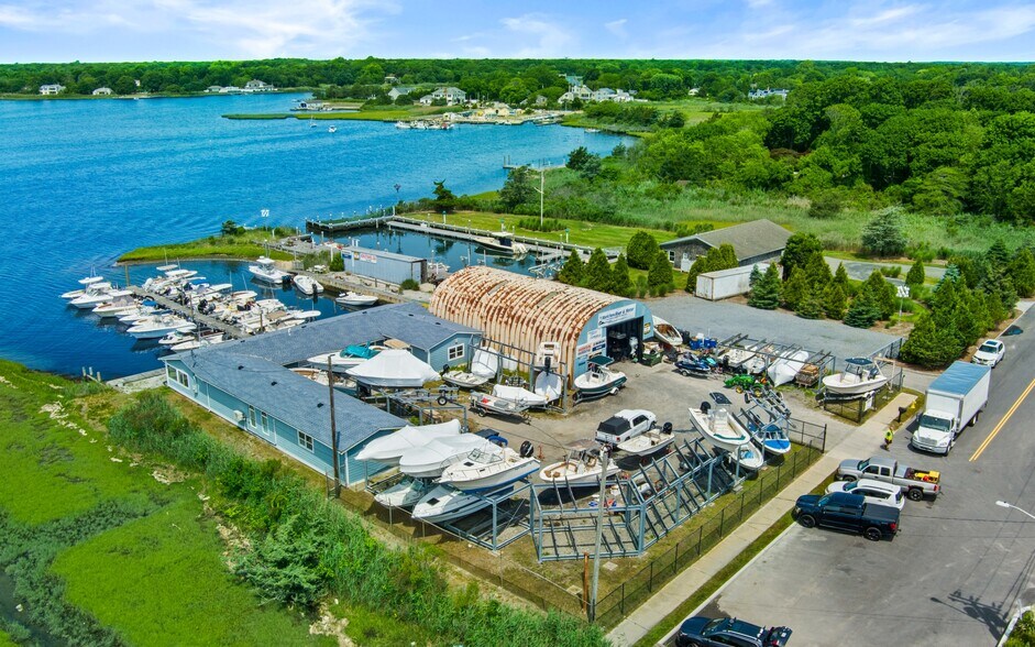 200 Atlantic Ave, East Moriches, NY à vendre - Photo du bâtiment - Image 1 de 20