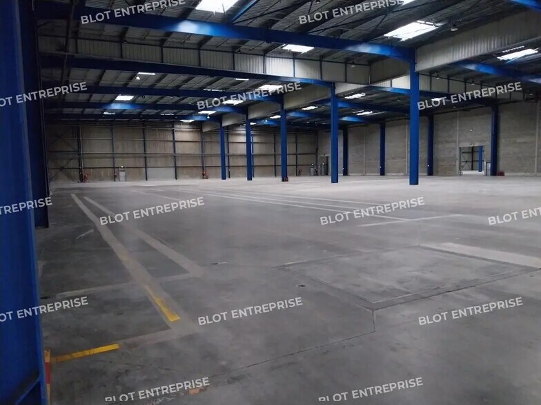 Bureau dans Saint-Aignan-Grandlieu à louer - Photo du bâtiment - Image 2 de 14