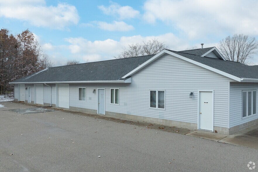 2865 Whitehall Rd, Muskegon, MI à louer - Photo du bâtiment - Image 3 de 4