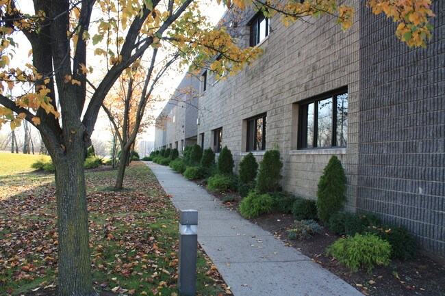 Plus de détails pour 1050 Valley Brook Ave, Lyndhurst, NJ - Industriel à louer