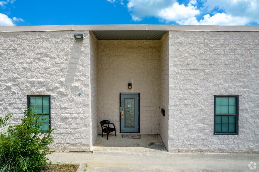 13810 Lookout Rd, San Antonio, TX à louer - Photo du bâtiment - Image 3 de 5