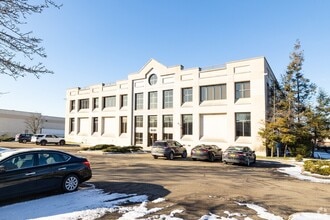 18-02 Petracca Pl, Whitestone, NY for lease Interior Photo- Image 1 of 2