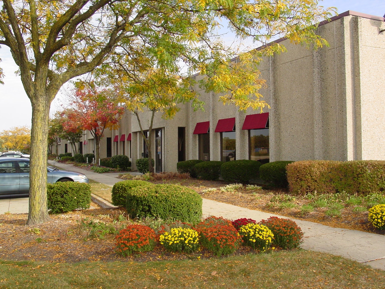 500-540 W 5th Ave, Naperville, IL à louer Photo du bâtiment- Image 1 de 11