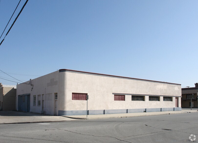 1030 19th St, Bakersfield, CA à louer - Photo du bâtiment - Image 3 de 8