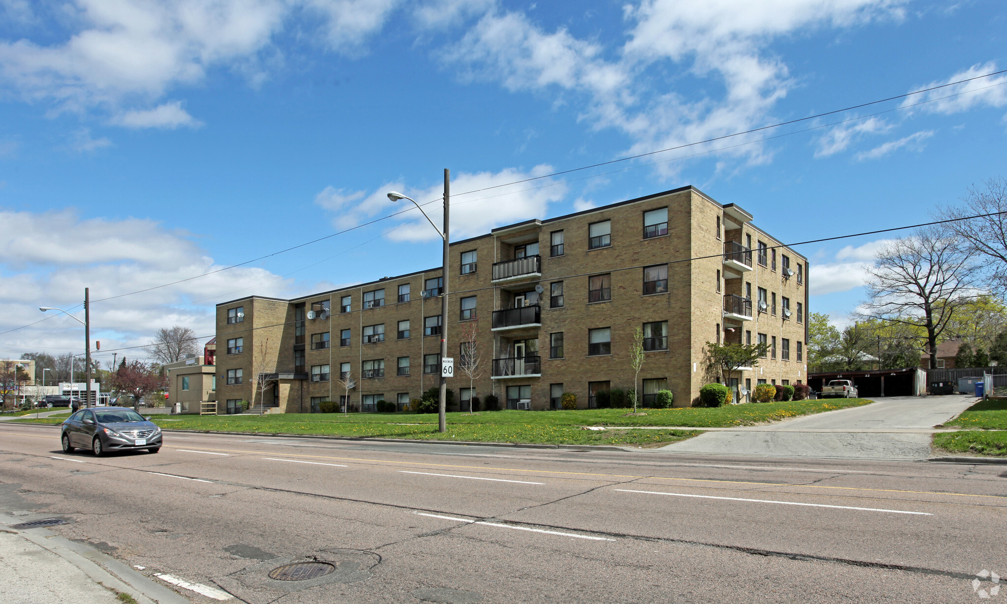 1689 Victoria Park Ave, Toronto, ON à vendre Photo principale- Image 1 de 1