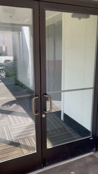 201 Williams Ave S, Renton, WA à louer - Vidéo sur l’inscription commerciale - Image 2 de 19