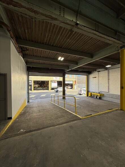 177-09 150th Ave, Jamaica, NY à louer - Photo du bâtiment - Image 2 de 10