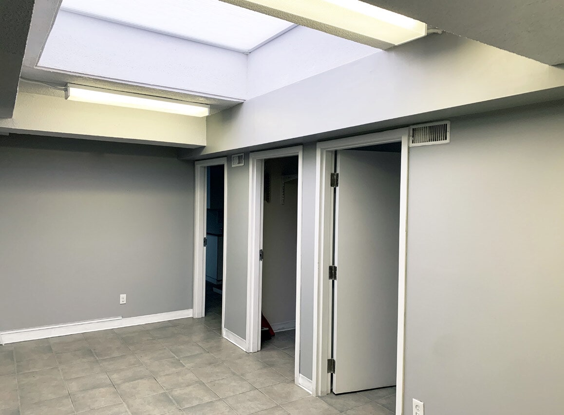 1263 St Clair Ave W, Toronto, ON à louer Photo intérieure- Image 1 de 4