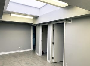 1263 St Clair Ave W, Toronto, ON à louer Photo intérieure- Image 1 de 4