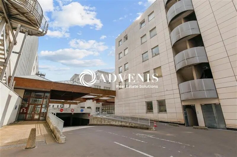 Bureau dans Garges-lès-Gonesse à louer - Photo du bâtiment - Image 2 de 3