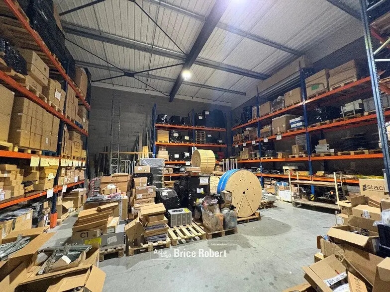 Local d'activités dans Vaulx-Milieu à vendre - Photo intérieure - Image 3 de 6