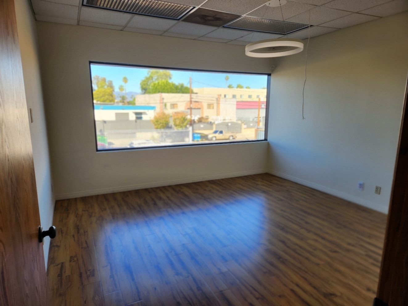 14942 Delano St, Van Nuys, CA for lease Primary Photo- Image 1 of 18