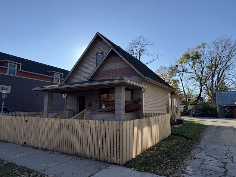 6516 Cornell Ave, Indianapolis, IN à louer - Photo du bâtiment - Image 3 de 3