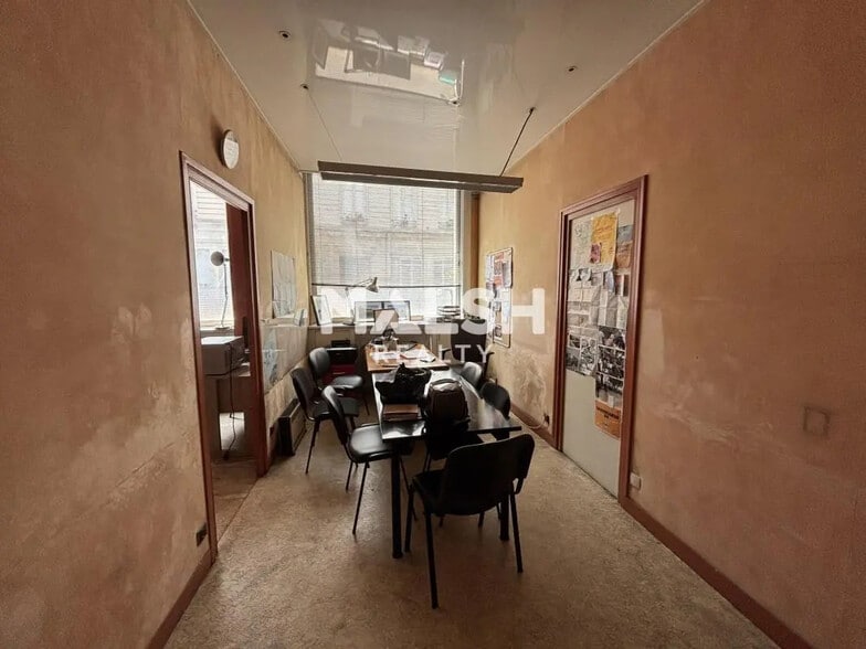 Office in Lyon for lease - Interior Photo - Image 2 of 8