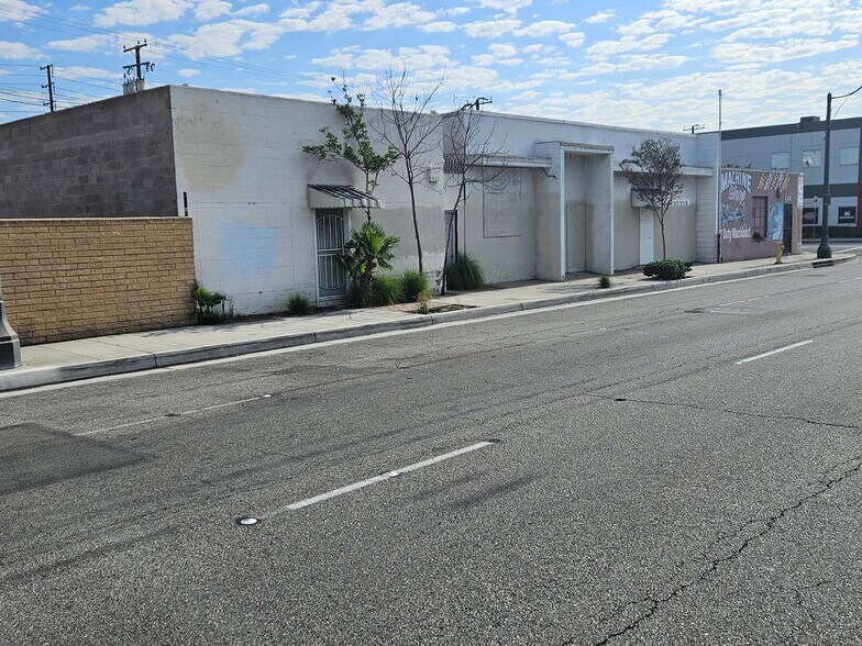 5273-5275 E Washington Blvd, Commerce, CA for sale - Building Photo - Image 1 of 21