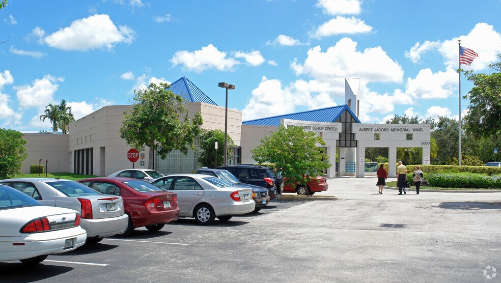 5000 Nob Hill Rd, Sunrise, FL à vendre - Photo du bâtiment - Image 2 de 8